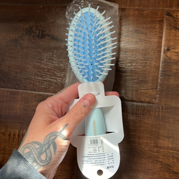 NWT Bunny Hair Brush! - Picture 5 of 5